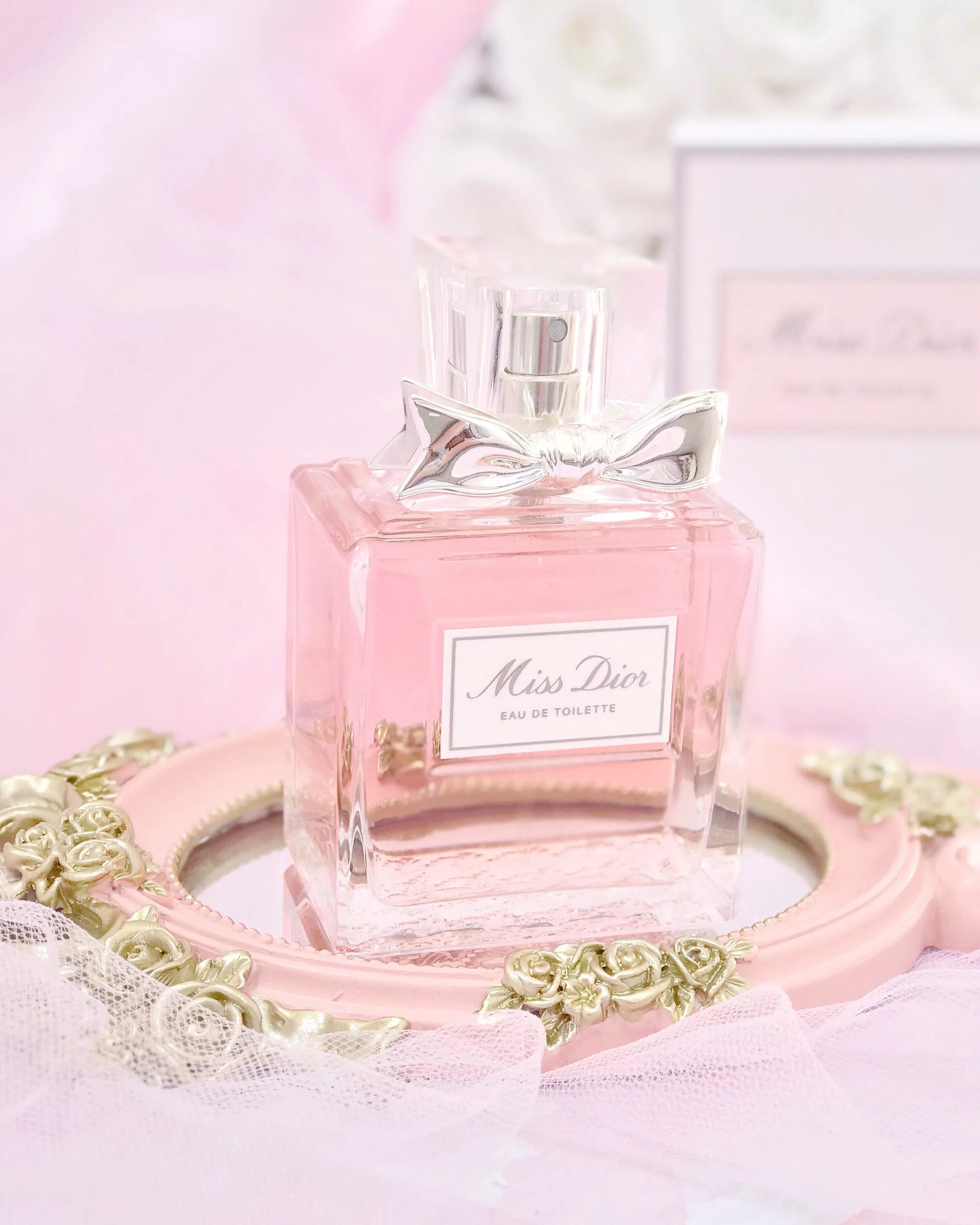 Мисс диор розовые. Miss Dior Eau de Toilette. Духи Miss Dior Rose. Dior Miss Dior Eau de Parfum. Dior Miss Dior Rose'n'Roses Eau de Toilette.