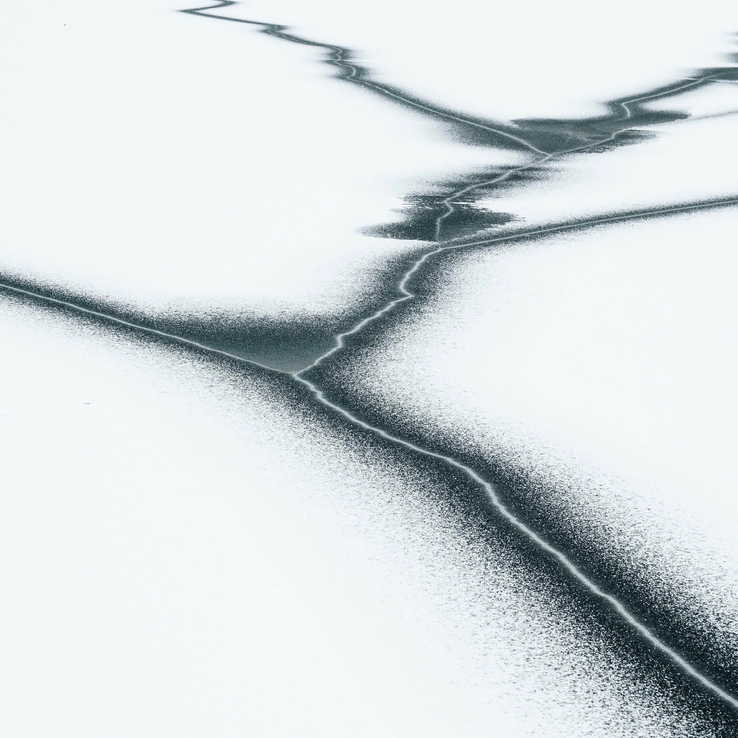 Трещина длина. Трещина. Трещины на белом фоне. Треснутый лед. Трещины нарисованные.