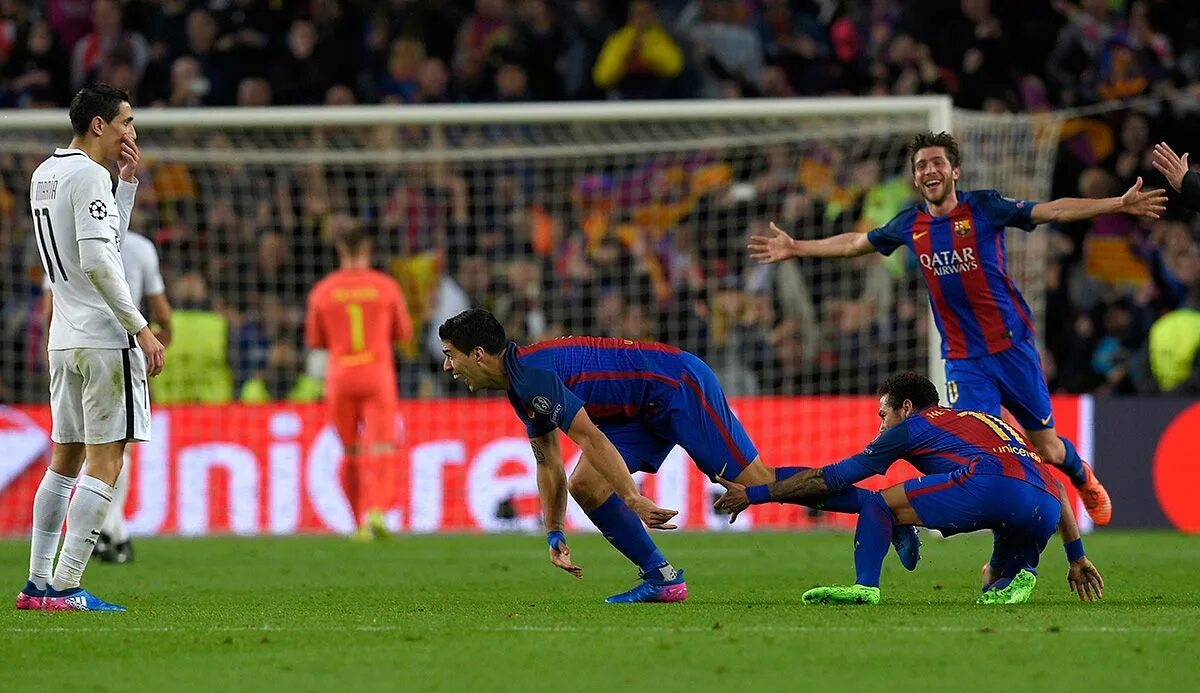 Paris saint germain fc barcelona match. ПСЖ-Барселона 1-6 Серхи Роберто. Суарес Барса ПСЖ 6 1. Неймар лига чемпион Барселона против ПСЖ. Барса ПСЖ 2017.