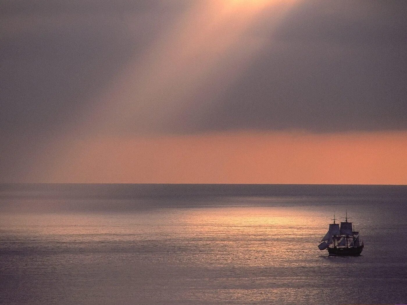 Про океанов корабли. Штиль в тихом океане. Штиль на море. Корабль в море. Одинокий корабль.