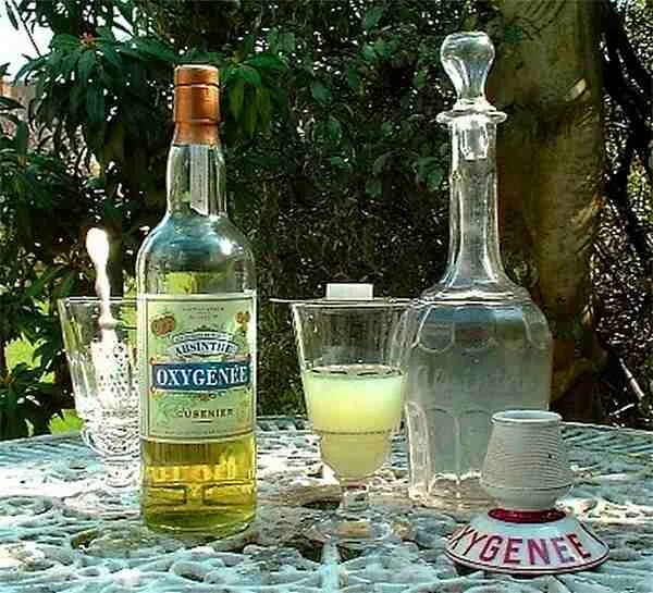 Абсент напиток алкогольный. Спиртной напиток ксента абсент. Абсент напиток алкогольный. Абсент спиртной напиток. Абсент зелёный xenta.