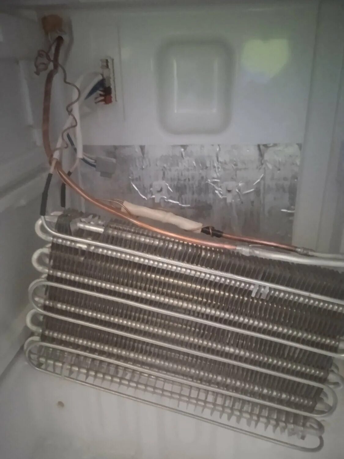 датчик морозильной камеры индезит ноу фрост. испаритель холодильника самсунг ноу фрост. испаритель индезит ноу фрост. холодильник indesit no frost. индезит ноу фрост расположение датчиков.