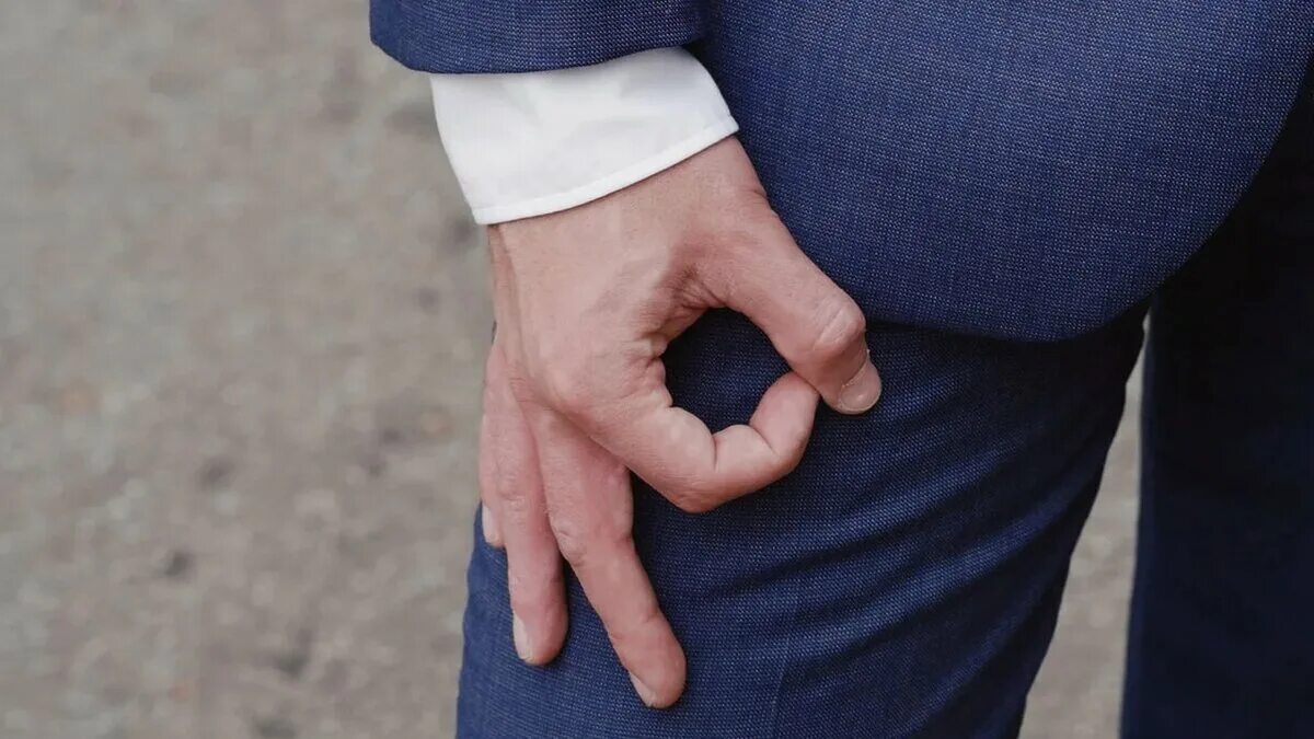 Кольцо из пальцев. Круг пальцами. Кольцо из пальцев. Ок из пальцев. Ок жест рукой.