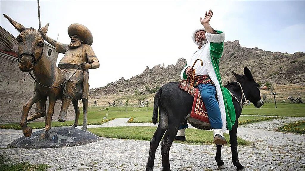 Памятник ходже насреддину в бухаре. Насреддин ходжа насреддин. Ходжа насреддин на осле. Насреддин осел. Насреддин осел.