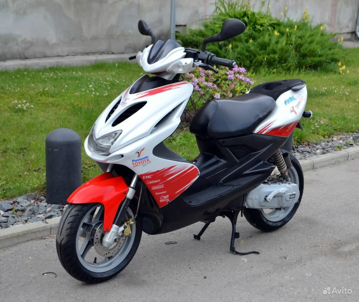 Купить скутер в калининграде. Yamaha Aerox 50 2006. Ямаха аэрокс 50 кубов. Ямаха аэрокс 50 2005. Yamaha Aerox 50 красный.