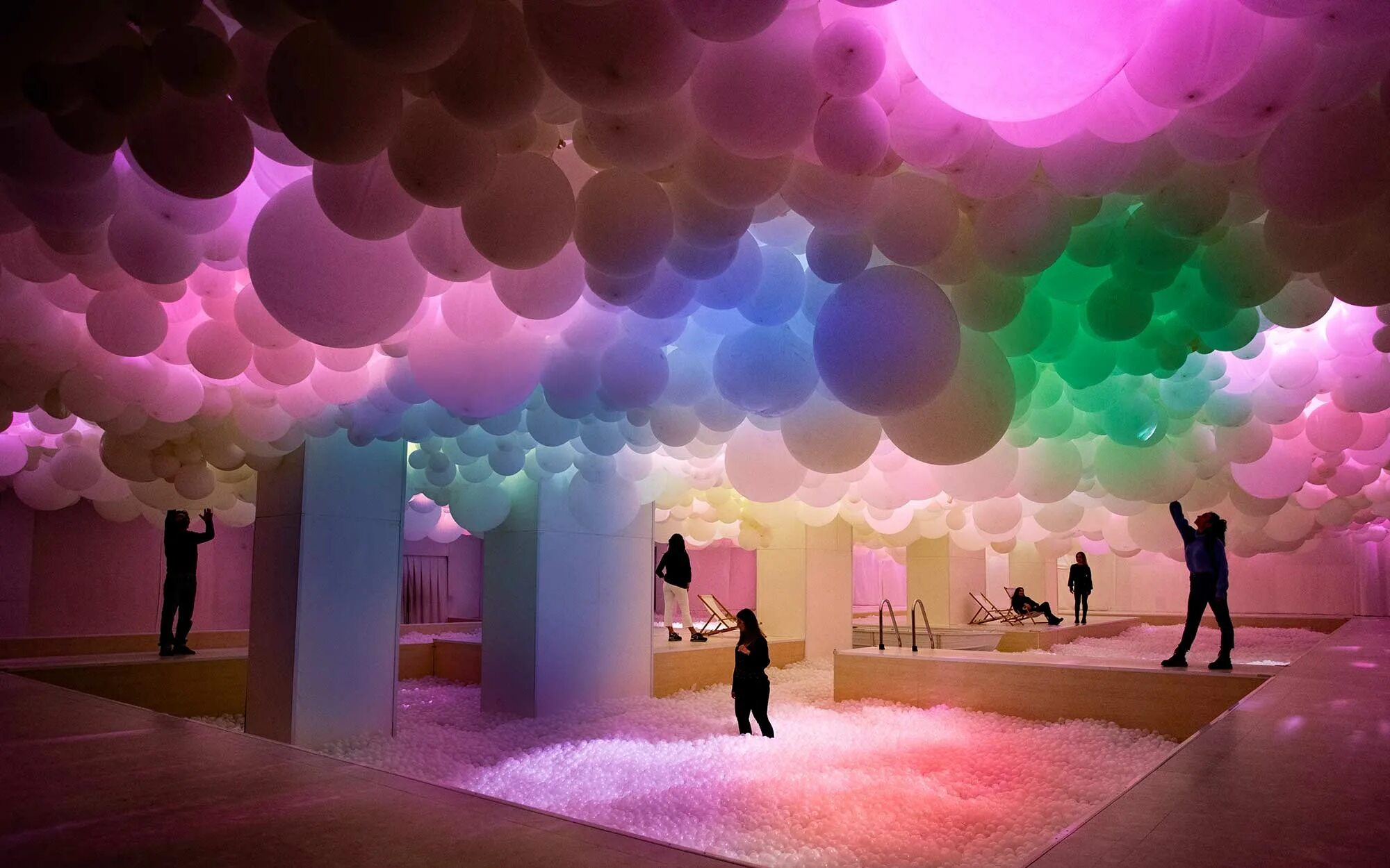 Музей шаров в спб. Музей воздушных шаров в Мадриде. Выставка воздушных шаров. Музей воздушных шаров в Москве. Новый музей с шарами.