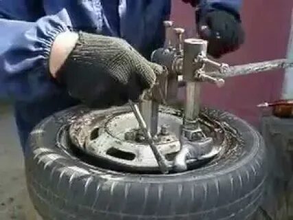 Как разбортировать колесо на станке правильно