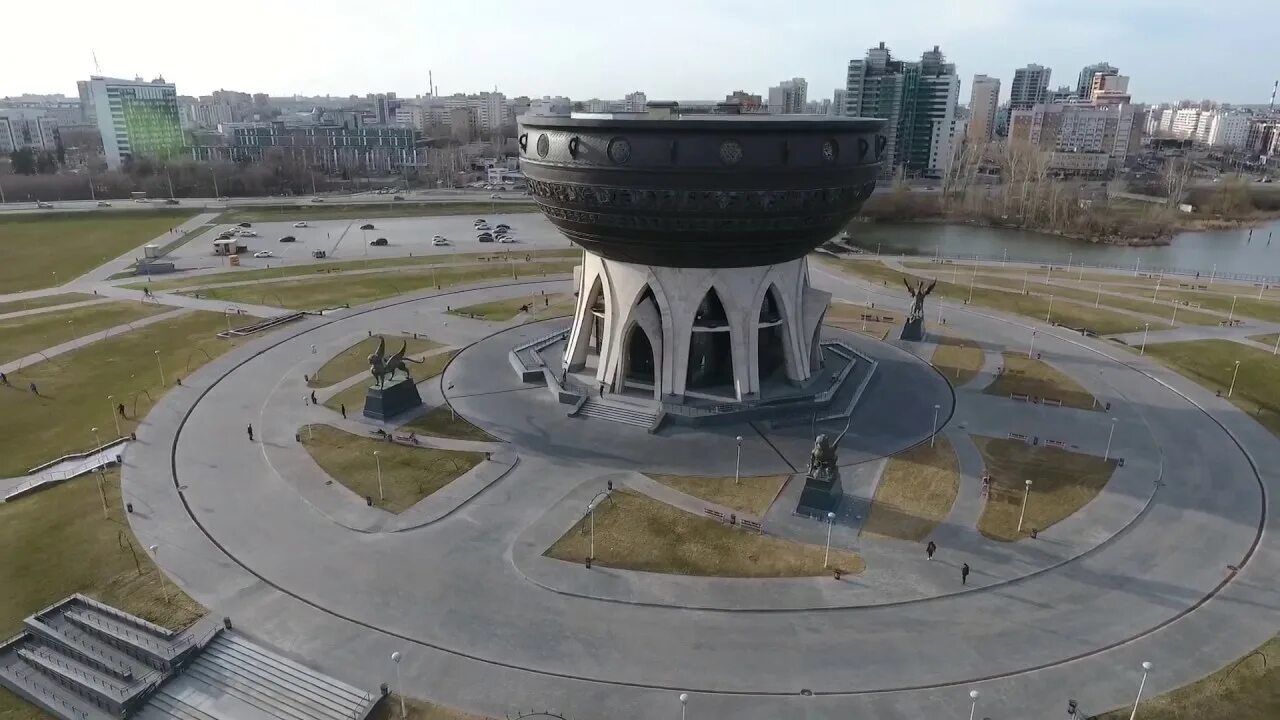 Г. Центр казани видео. Центр казани видео. Дома в казани подсвечивающиеся. Казань обзорная.