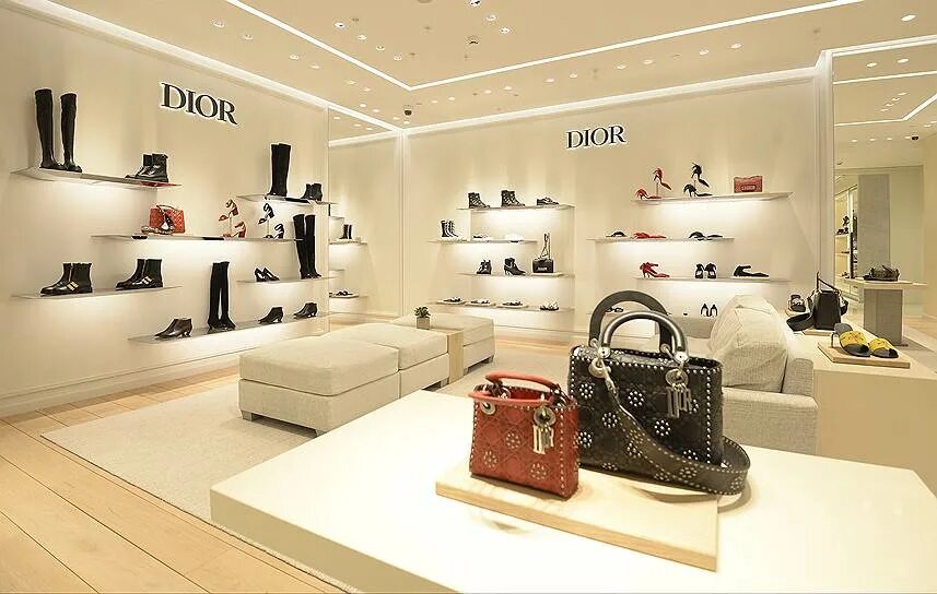 Туфли из цума. Туфли zara zara женские черные. Цум новинки женской обуви. Dior цум. Брендовая обувь красивая.