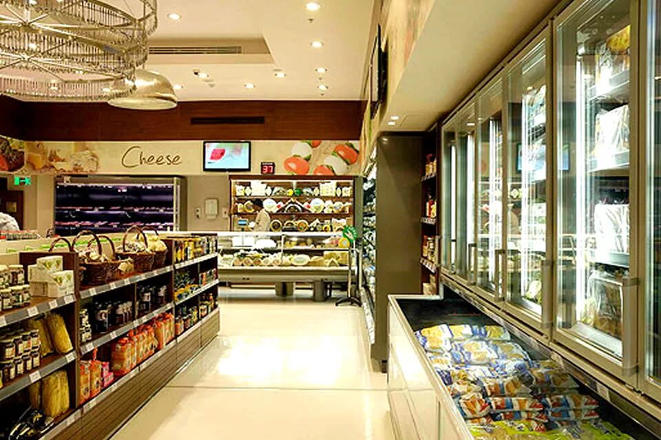 Food department. универмаг хэрродс в лондоне. интерьер магазина продуктов. овощной прилавок. супермаркет внутри.