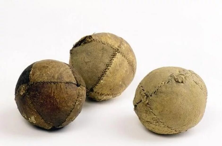 Первый мяч в футболе. Мяч в древней Греции фоллис. Мяч в древнем Риме. Мяч в древней Греции и Риме. Древние мячи.