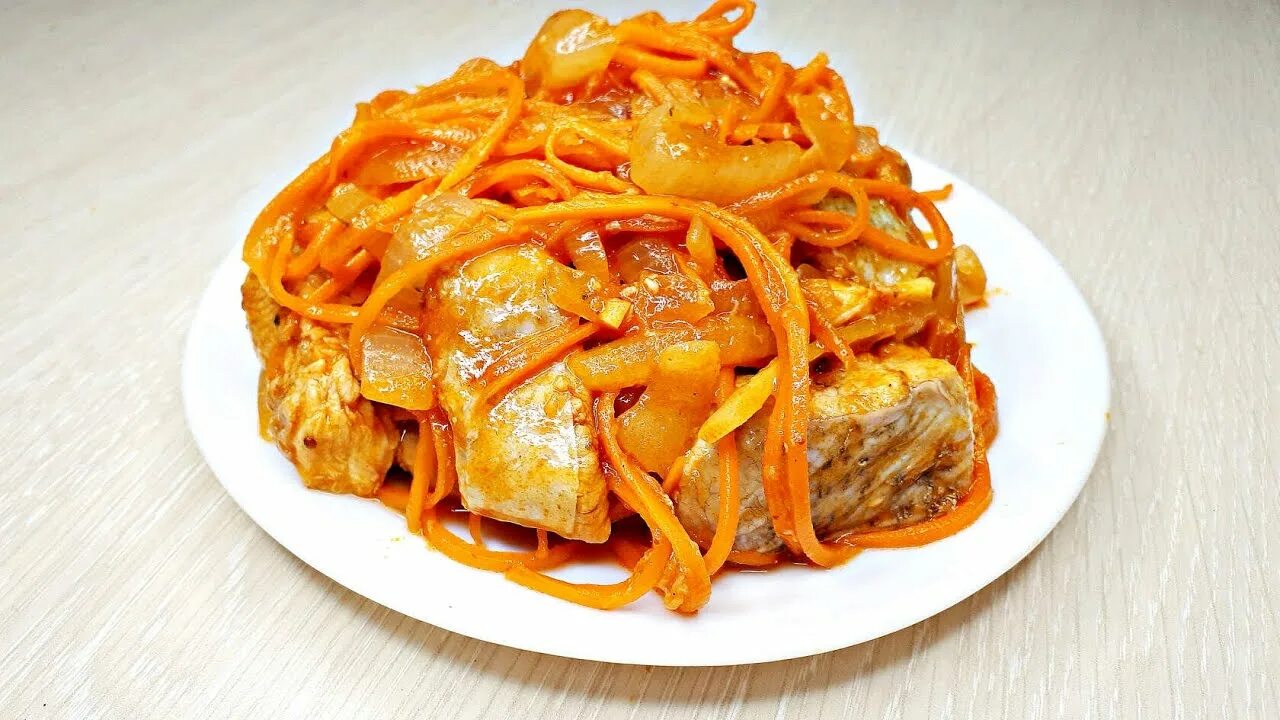 Щука по корейски с морковью. Судак Хе. Рыба Хе. Гребешки с корейской морковкой. Хе из судака с морковкой.