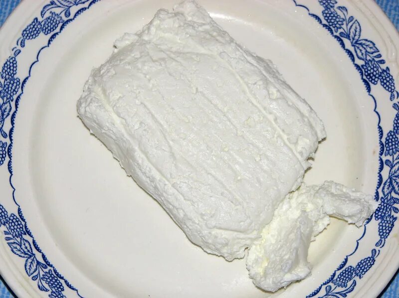 Творог домашний. Творог со сметаной. Просроченный творог. На что похож творог. Cottage творог cheese.