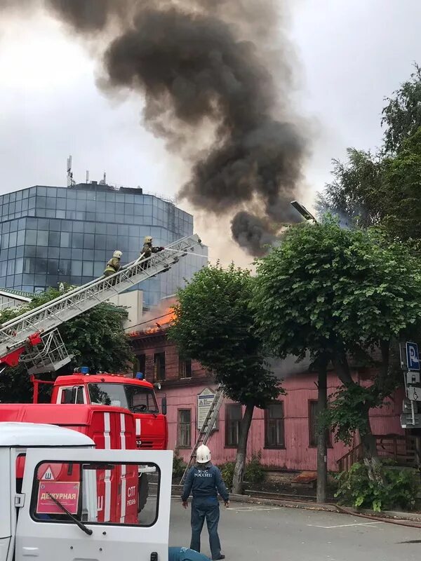 Пожар в Рязани. Пожары в Рязанской области. Пожар в Рязани сейчас в центре. Сегодняшний пожар в Рязани Рязанской области. Нефтебаза в рязани горит сегодня