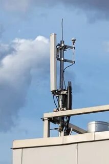 Базовая станция сотовой связи на крыше