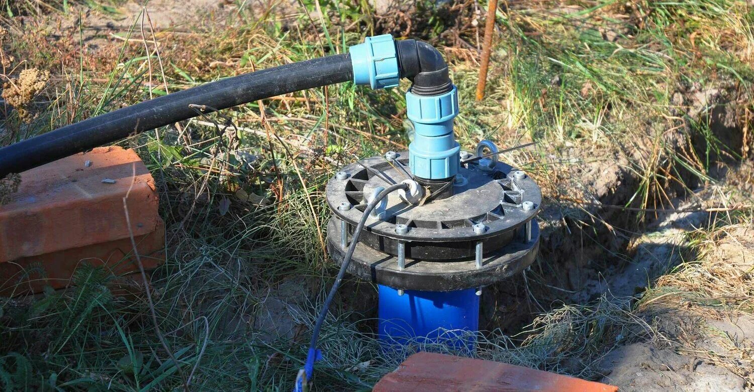 скважина диаметром 50 мм. счетчик на пнд трубу 20. артезианская вода водоносный слой. скважинный насос 50 мм aquatica. шнек для бурения лидерных скважин для 325 свай.