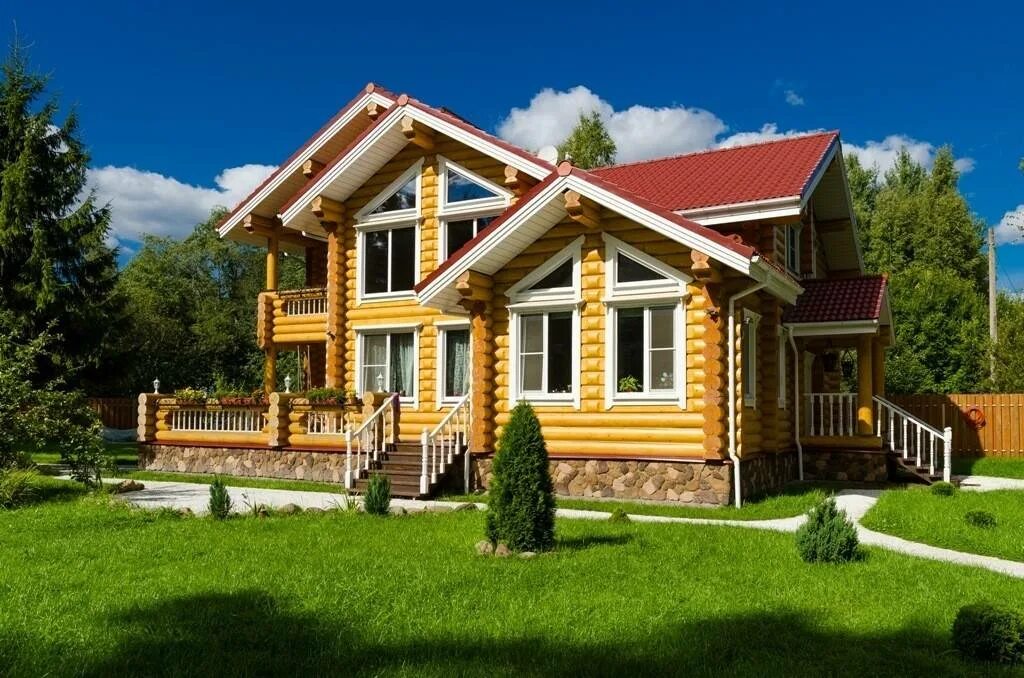 Какой дом является. Деревянный дом. Красивый бревенчатый дом. Бревенчатые дома. Красивый дом из сруба.