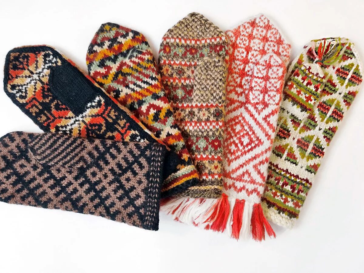 вязаные варежки с орнаментом. варежки. варежки разные. варежки с коми орнаментом. варежки с орнаментом.