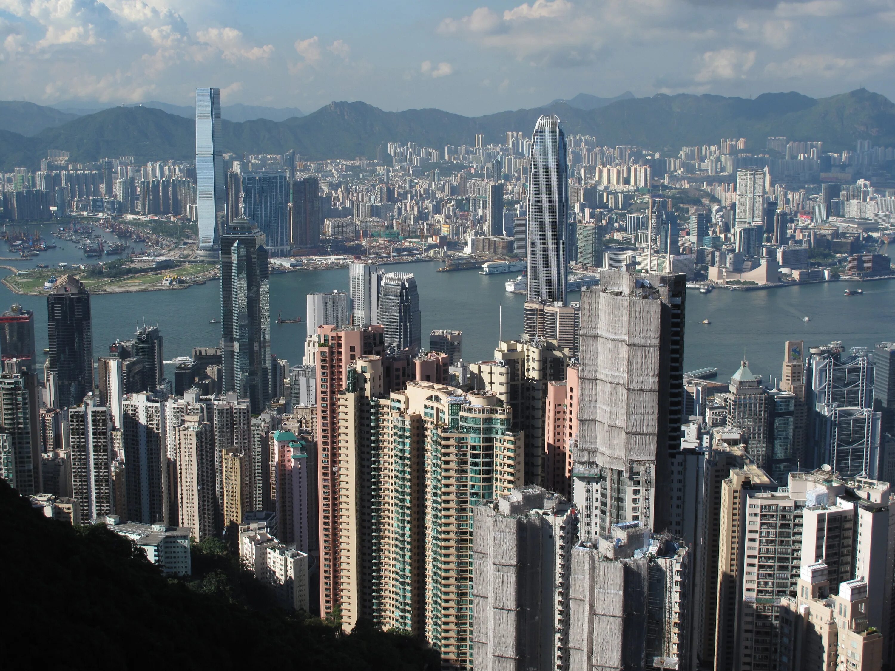 Небоскребы гонконга. Гонг Конг небоскребы. Небоскреб Жемчужина в Гонконге. Небоскреб Гонконга скайскрепер. Гонконг Skyline.