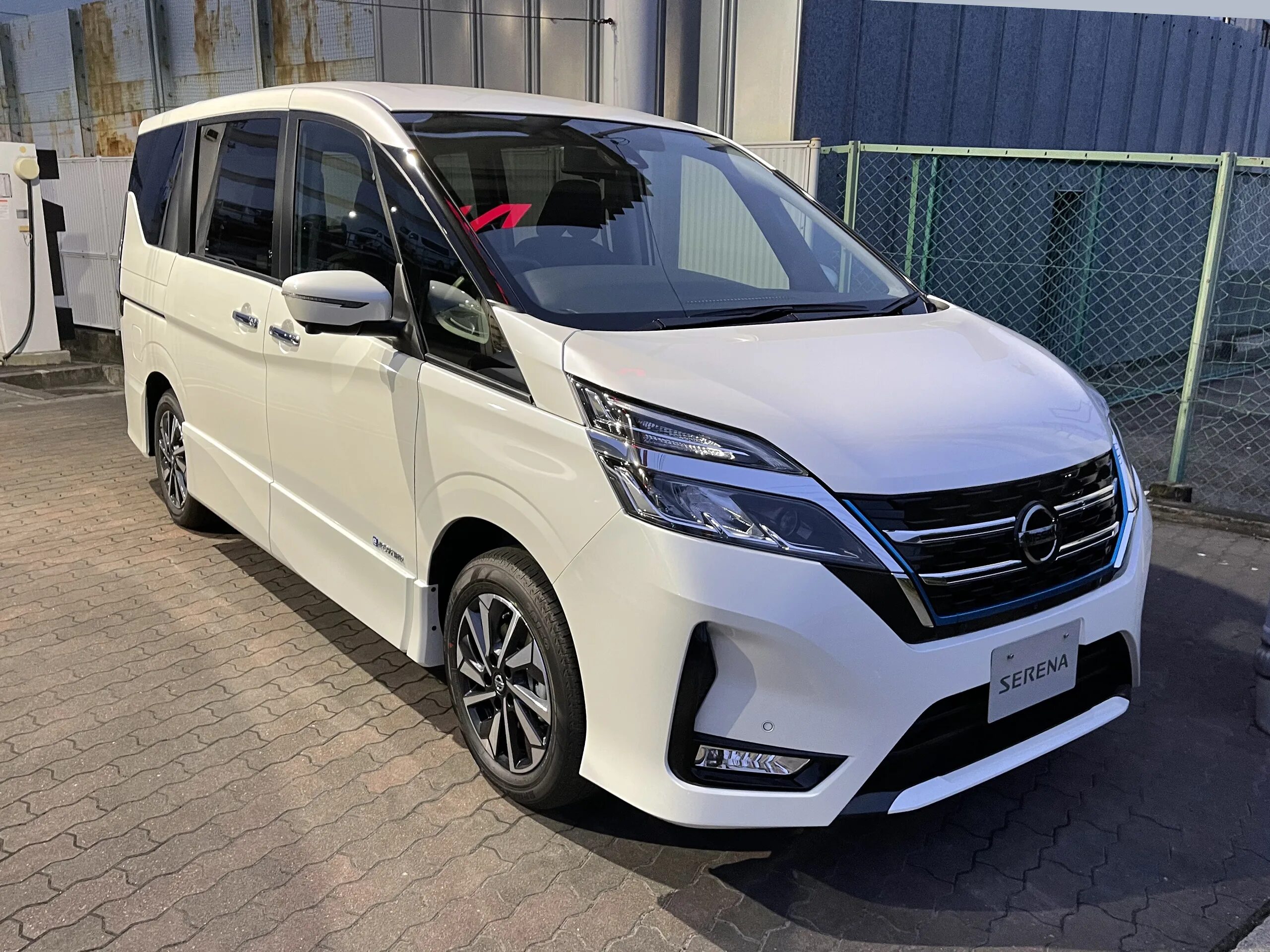 Nissan Serena e-Power. Nissan Serena c27 e-Power. Ниссан Серена e Power 2019. Nissan Serena e-Power 2018. Ниссан серена е пауэр