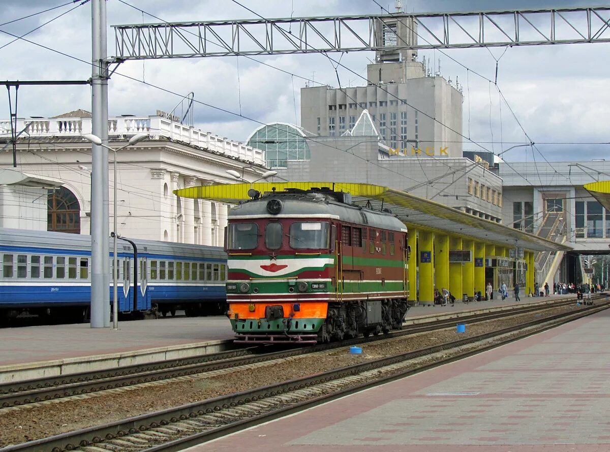 вокзал в белоруссии в минске. поезд минск варшава. вокзал минска чс4т. номер жд минска. железная дорога варшава-минск годы.
