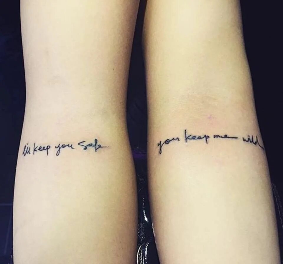 Парные тату для брата и сестры. Парные тату надписи. Парные татуировки с текстом из песен. Парные тату надписи на русском. Парная тату для братьев.