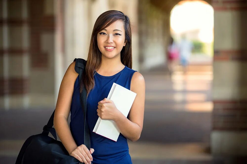 She a college student. Красивые студентки. Девушки студентки. Красивые девушки студентки. Студенты азиаты.