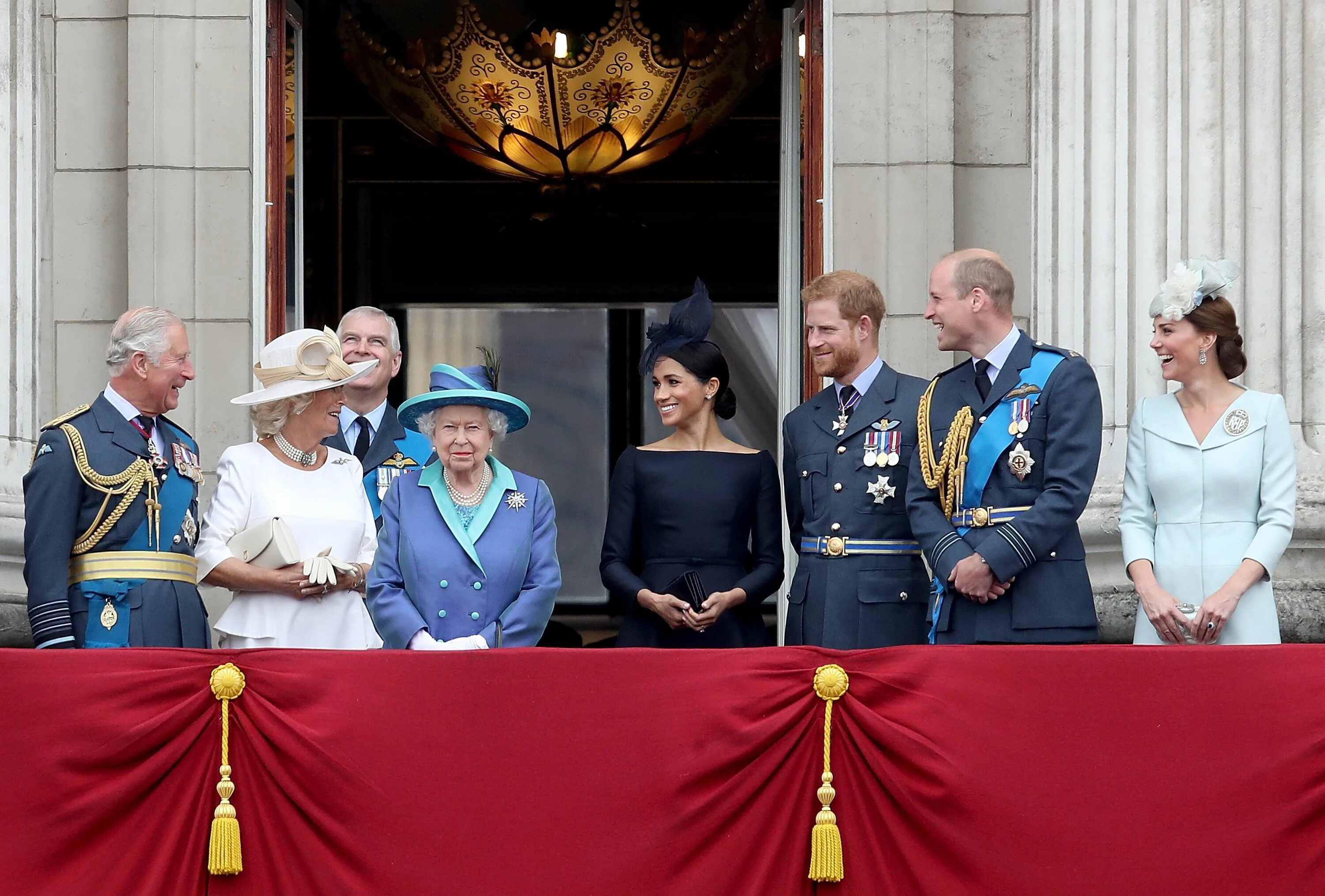 The Royal Family "Королевская семья".. Королевская семья Великобритании 2020. Принц Уильям Виндзор титулы королевской семьи Великобритании.