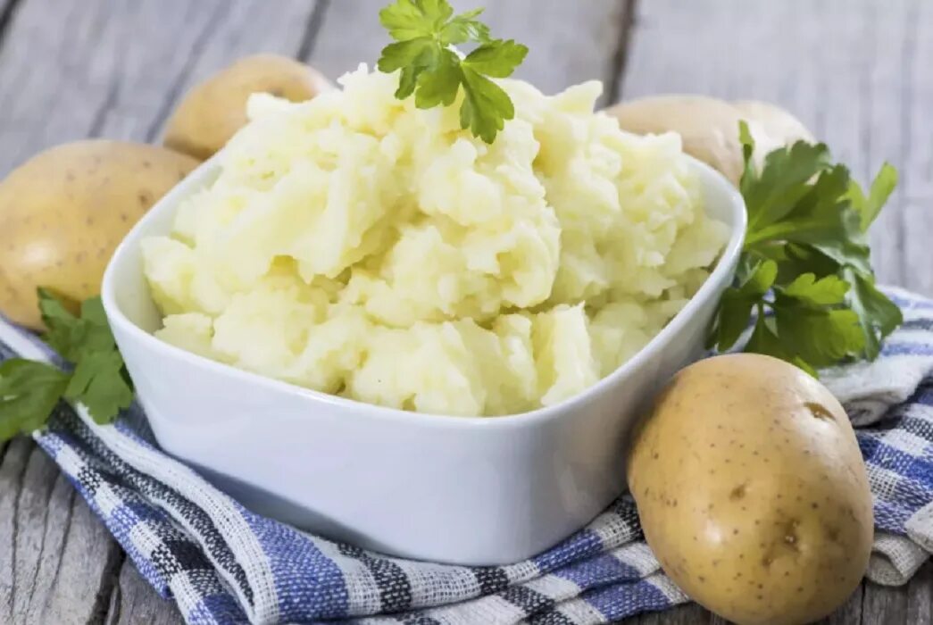 Картофельное пюре в мультиварке. Картошка толченка. картофельное пюре. картошка пюре. толченка для пюре.
