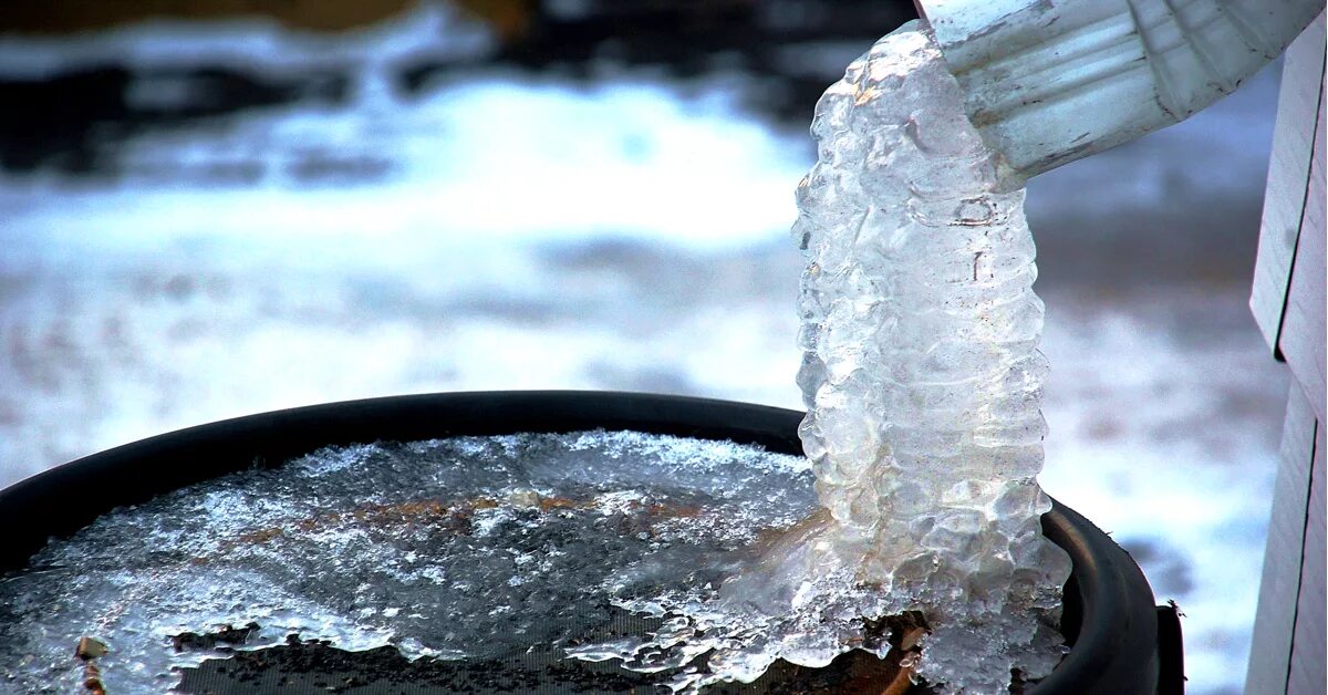 Замерзшая вода. Замерзание воды. Замораживание воды. Лед из дистиллированной воды. Вода замерзла как разморозить