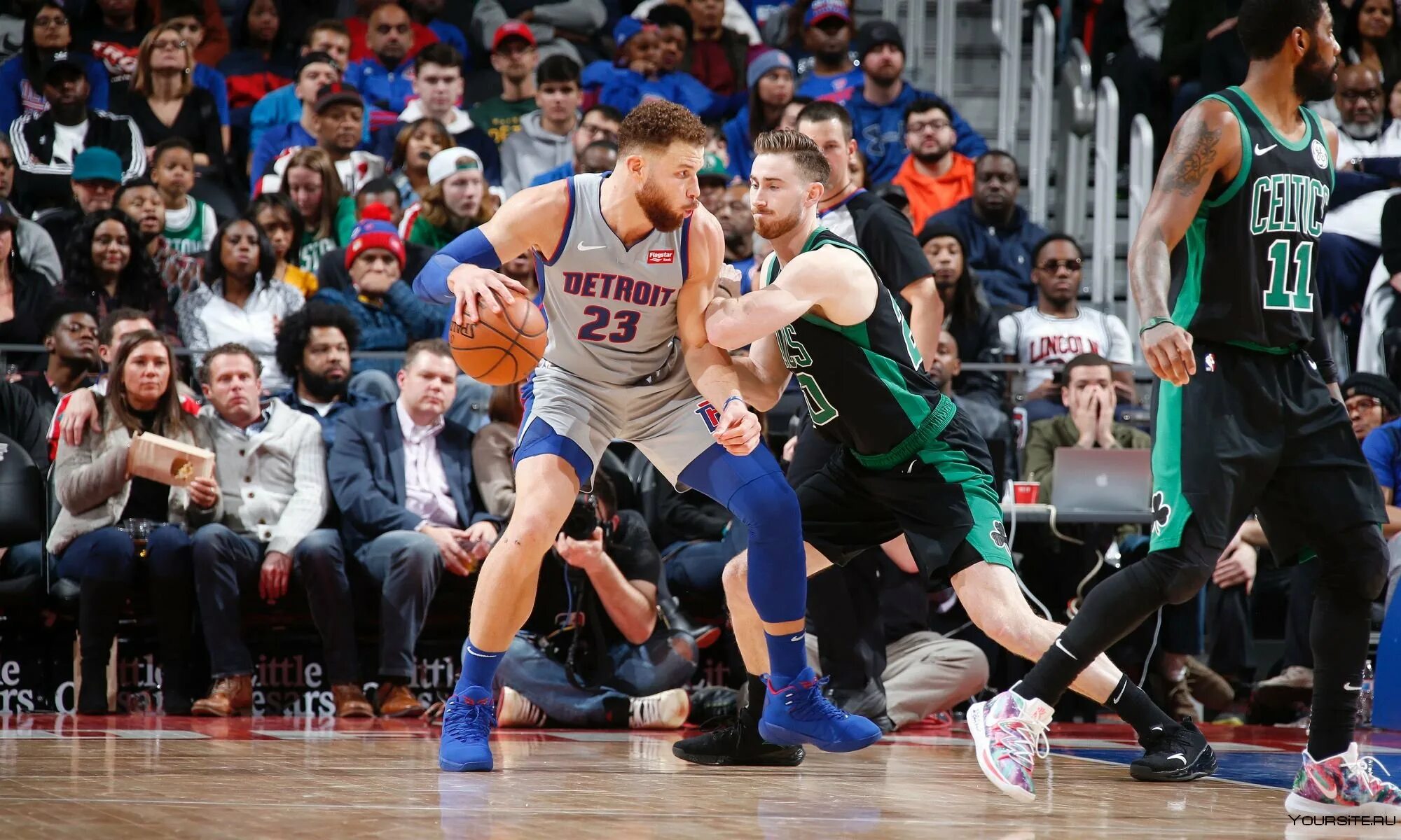 Неспортивный фол в баскетболе. Фол кросса. Фол в баскетболе картинки. Судья в баскетболе. Фол кросса.