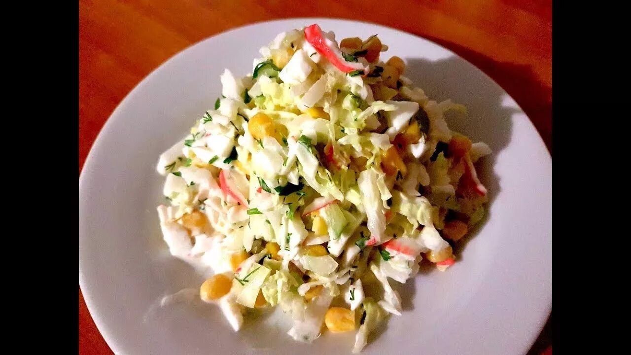 Салат с пекинской капустой и крабовыми. Салат с пекинской капустой и крабовыми