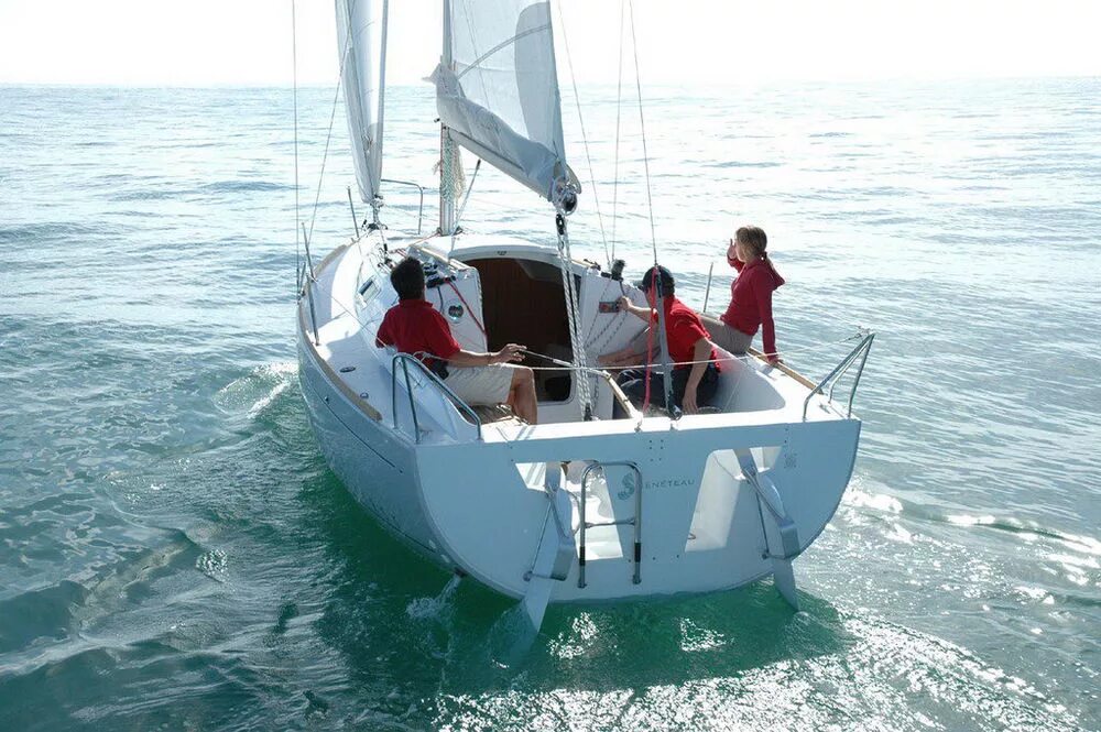 Яхта 6 метров. Яхта beneteau first 21.7 s. beneteau first 25. яхта парус 6м. beneteau first 28.
