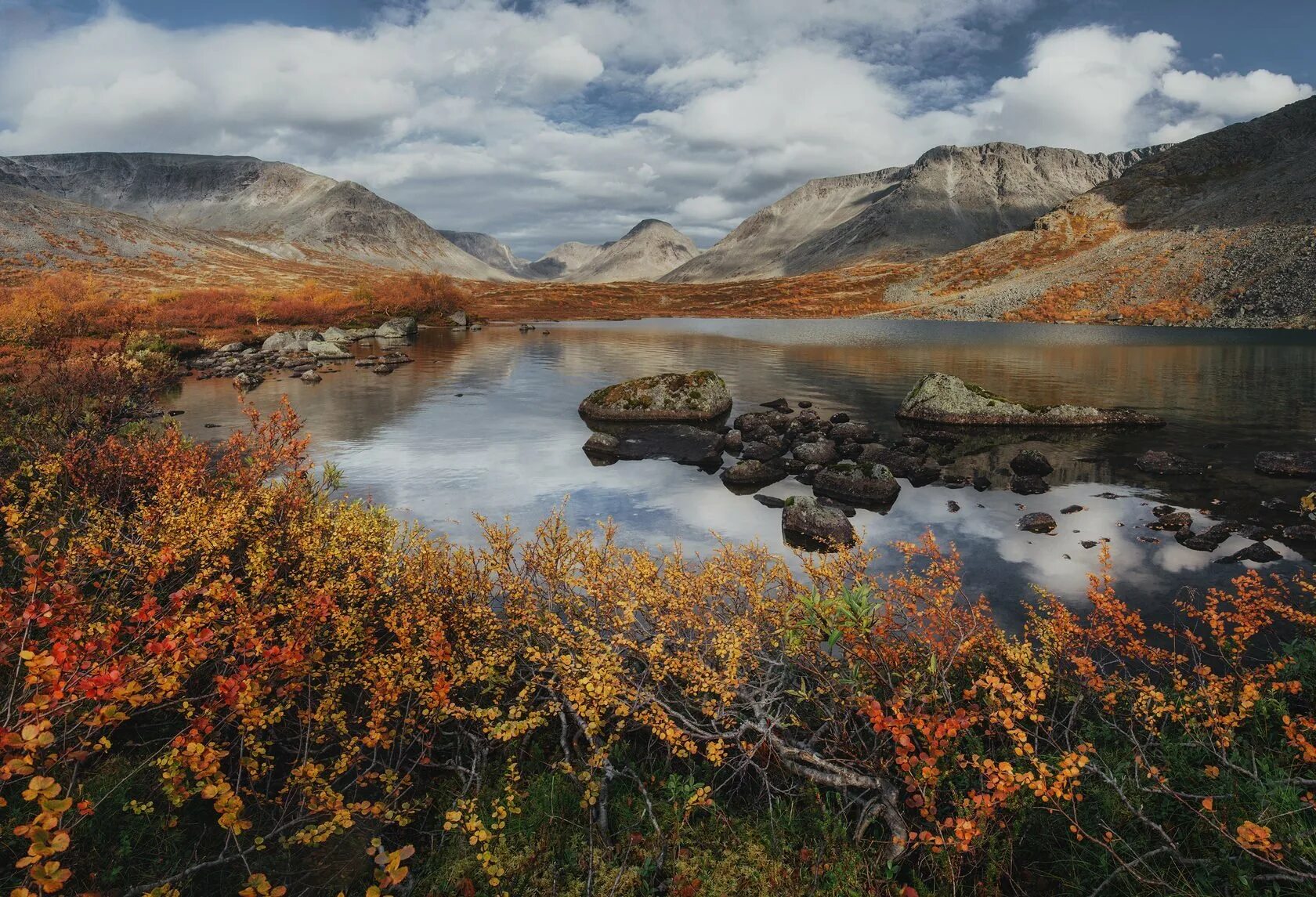 Сопки кольского полуострова. Горная тундра камчатки. Гора мунин-тумп пермский край. Тундра кольского полуострова. Сопки, тундра кольский полуостров.