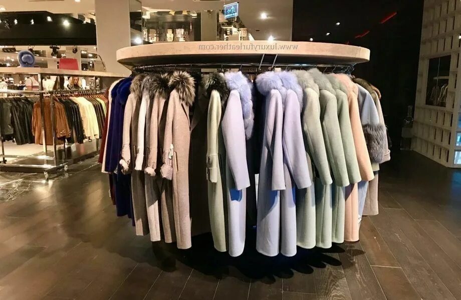 Оборудование для магазина одежды. Орджоникидзе 11 дисконт. Верхняя одежда торговый центр. Отдел одежды. Ленинский проспект дисконт центр.