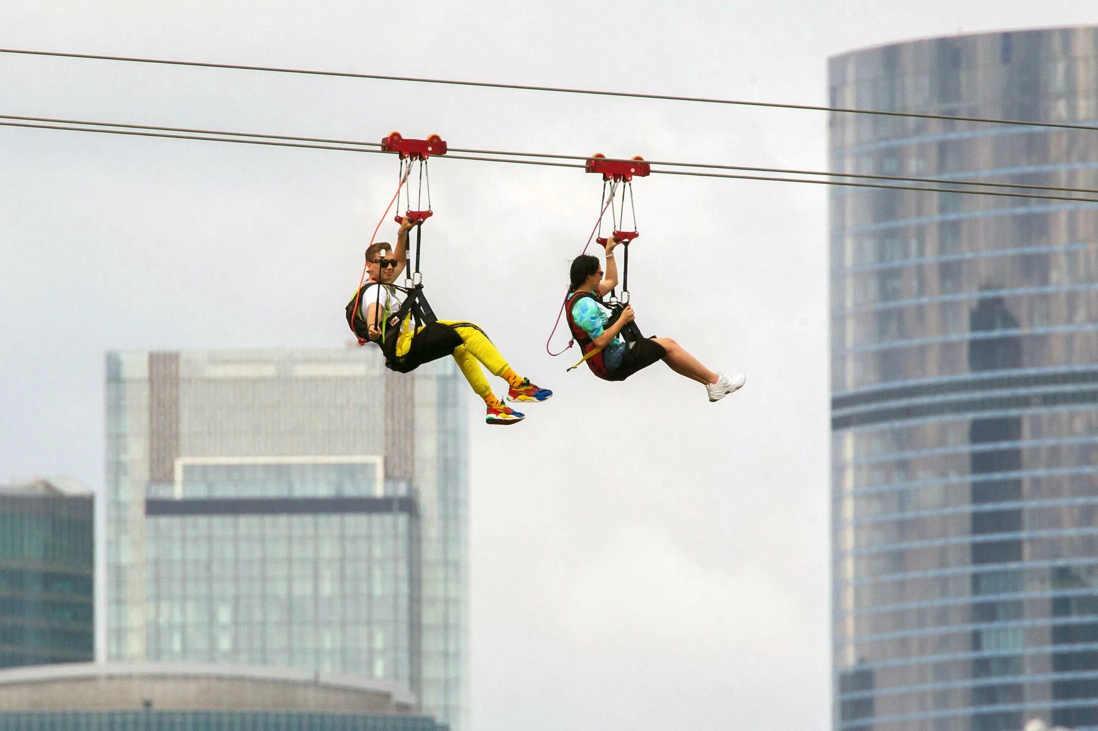 ЗИП лайн Москва Воробьевы горы. Zipline Воробьевы горы. Воздушная трасса Zipline на Воробьевых горах. Skypark Москва Воробьевы горы.