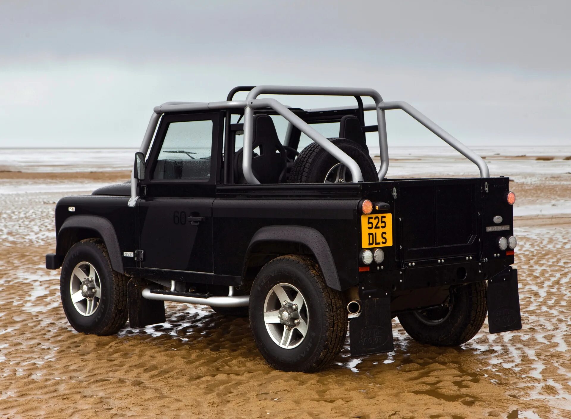 Джип с кузовом. Ленд Ровер Дефендер SVX. Land Rover Defender кабриолет. Ленд Ровер Дефендер 60. Ленд Ровер Дефендер 90 2008.