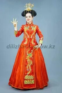 Тізесінде ол аяқтарын сүйеді