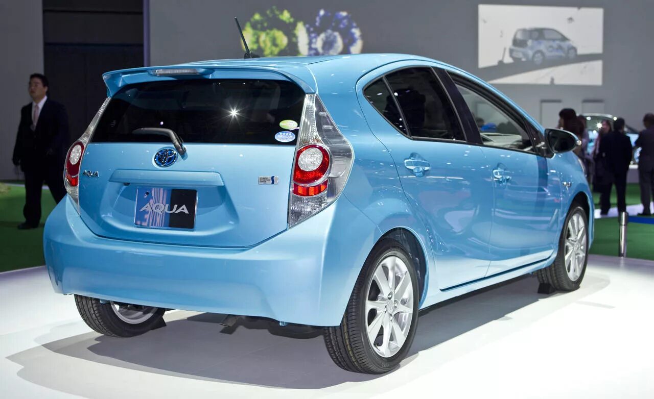 Toyota yaris 2013 hybrid. Toyota prius+. Тойота аурис гибрид 2015. Toyota prius v plus. Toyota prius plus 2016.