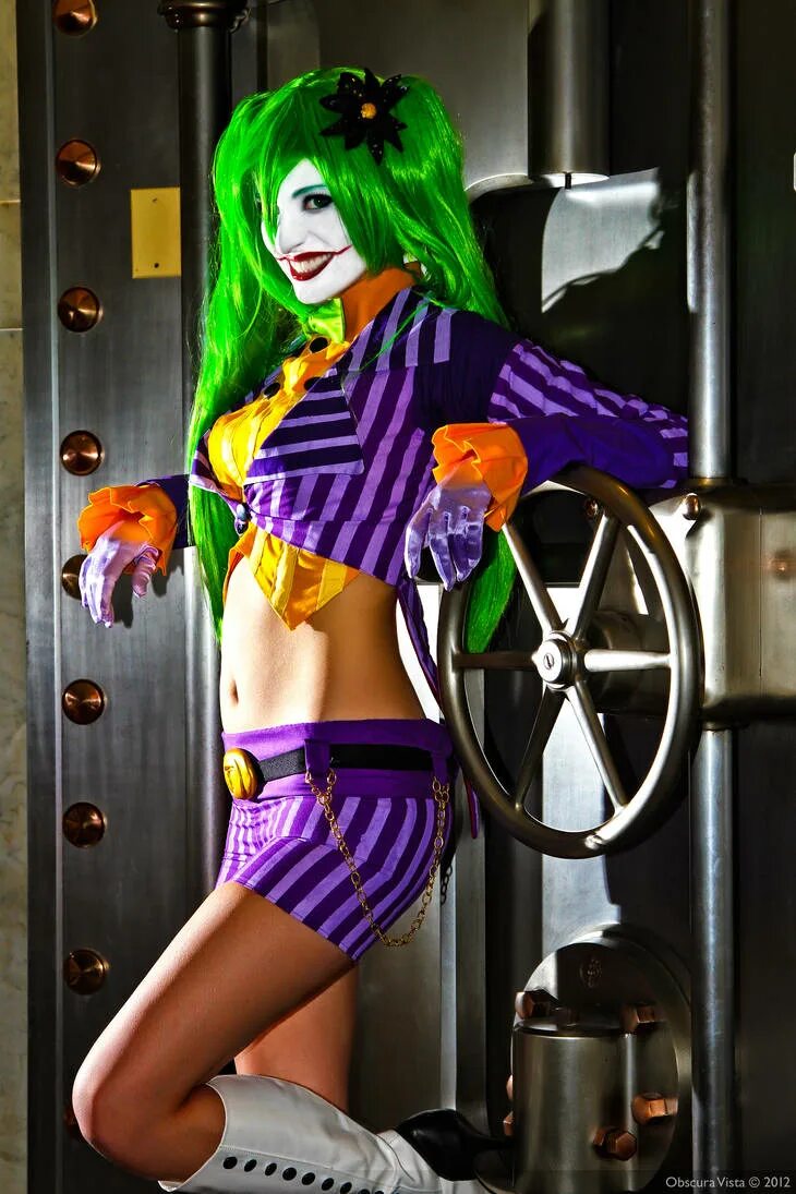 Образ с зеленым париком. Зеленый парик джокера. Джокер девушка арт. Леди гага джокер. Джокер девочка.