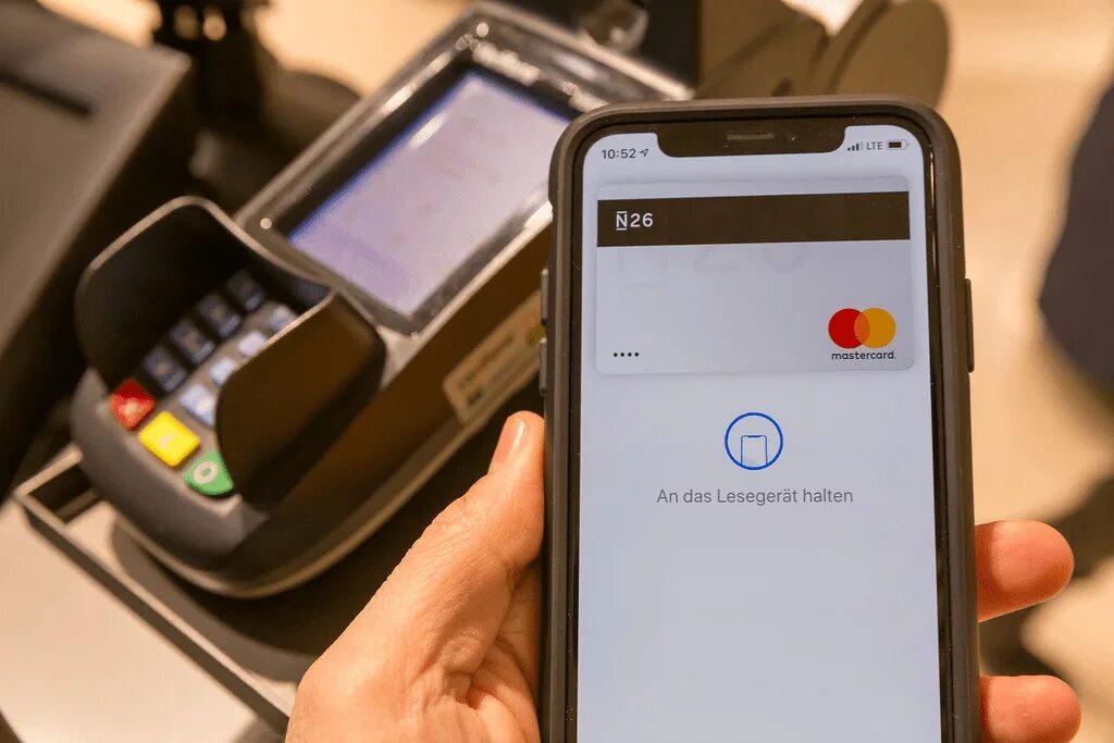 Оплата телефоном apple. Apple pay NFC. Бесконтактная оплата. Apple pay в России. Оплата Apple pay в России.