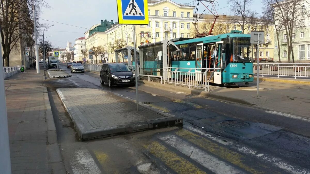 Остановка по центру дороги