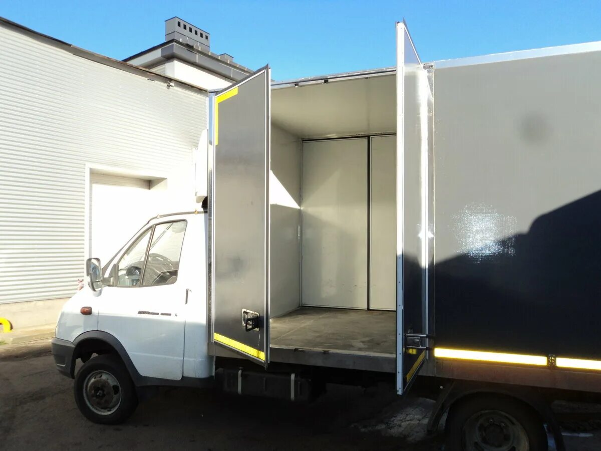 Термобудка из сэндвич панелей. Двери термобудки газель. 70. 2. Газель будка 4200.