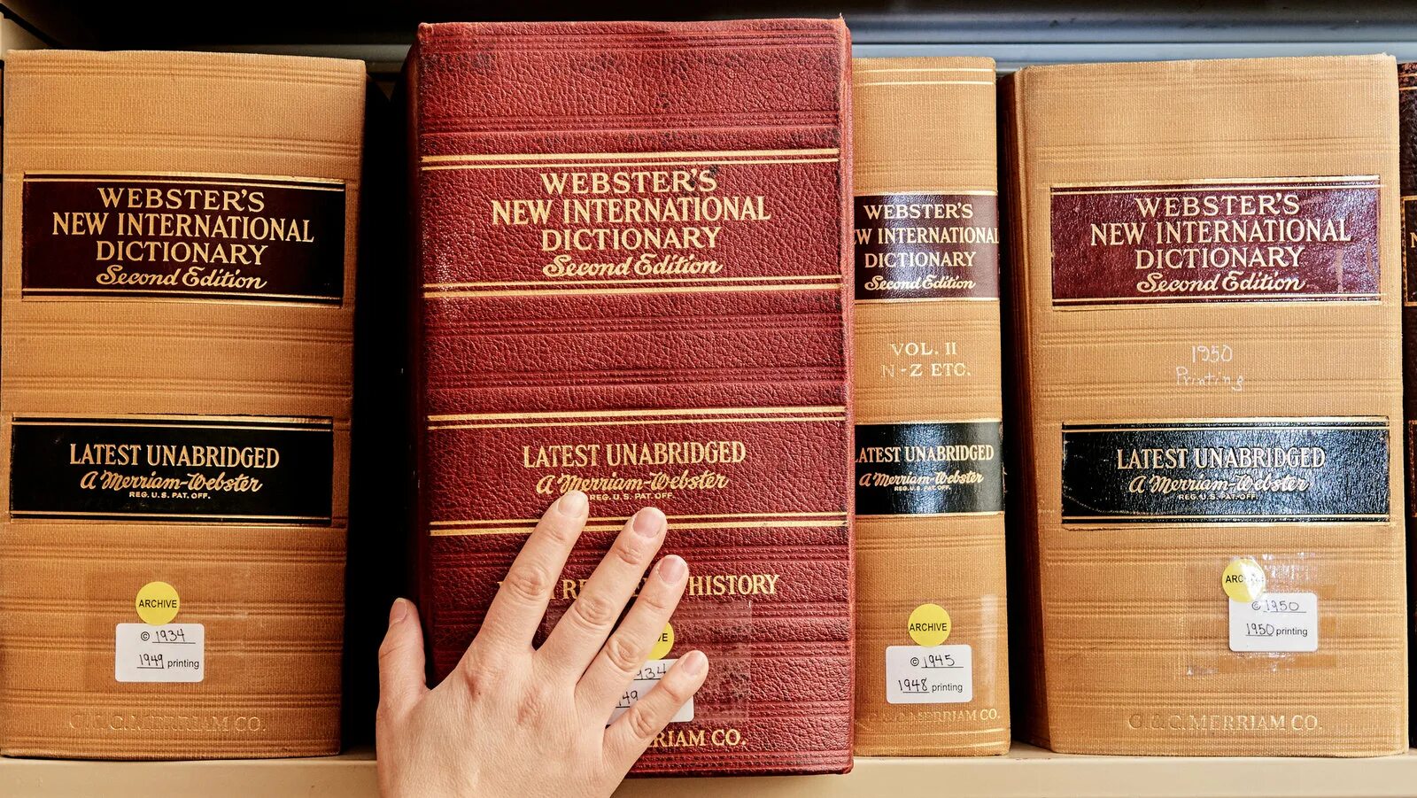 Two dictionary. Webster Dictionary. Webster’s New International Dictionary. Уэбстер словарь. Международный словарь Уэбстера.