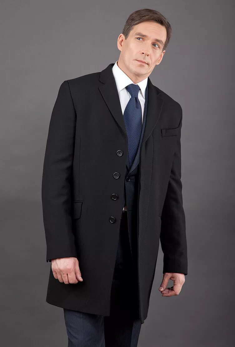 Пальто костюм мужское. Charles tyrwhitt пальто. Классический стиль мужской с пальто. Строгое пальто мужское. Мужчина в пальто.