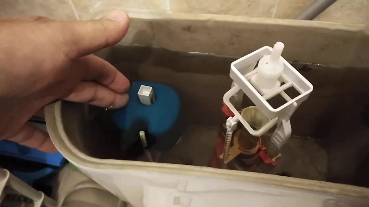Опускается вода в унитазе