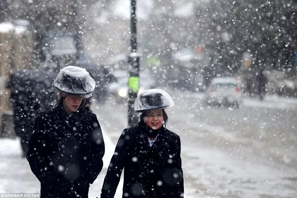 The weather warmer and warmer get. Снег в иерусалиме. weather people. weather in winter. warm weather.