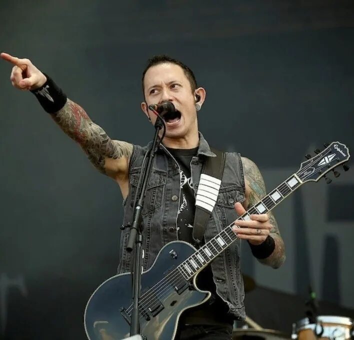 Ария вокалист 2022. Горшенев кукрыниксы. Ария солисты группы михаил житняков. Группа kiss пол стэнли с гримом и без. Matt heafy trivium.