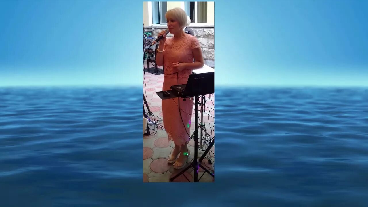 Песня про моряков. Моряк вразвалочку сошел на берег текст. Моряк в развалочку сошел на берег. Песня моряк в развалочку. Песня моряк в развалочку.