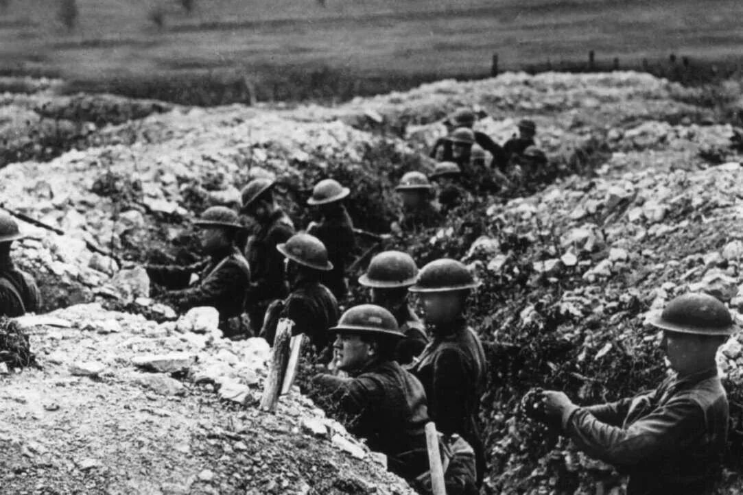 Во время первой мировой войны. Окопы первой мировой войны. Британские солдаты в окопах 1 мировой. Франция в 1 мировой войне окопы.